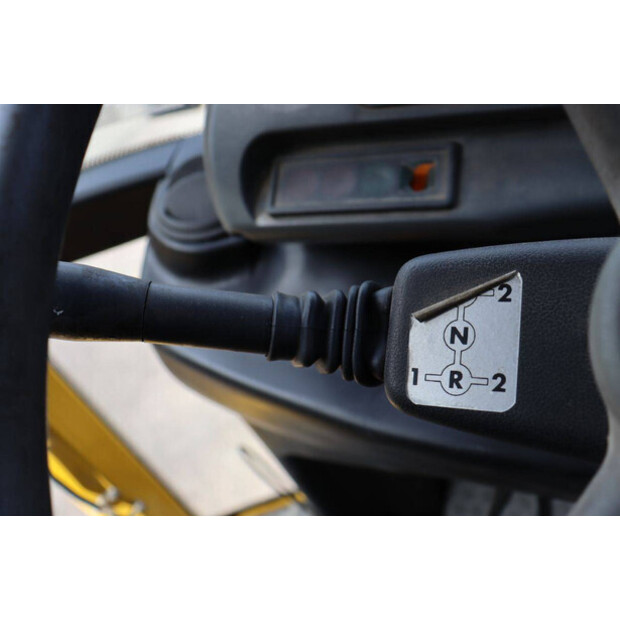 1998 Komatsu WB70A-42221050