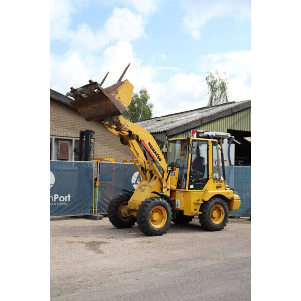 1998 Komatsu WB70A-42221055