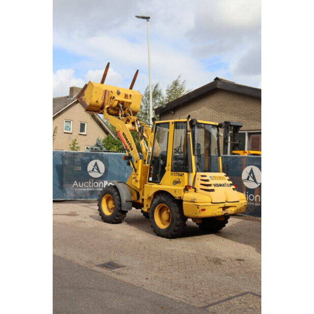 1998 Komatsu WB70A-42221057