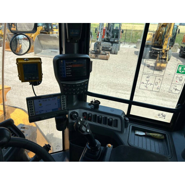 2017 Hyundai HL970-42224102