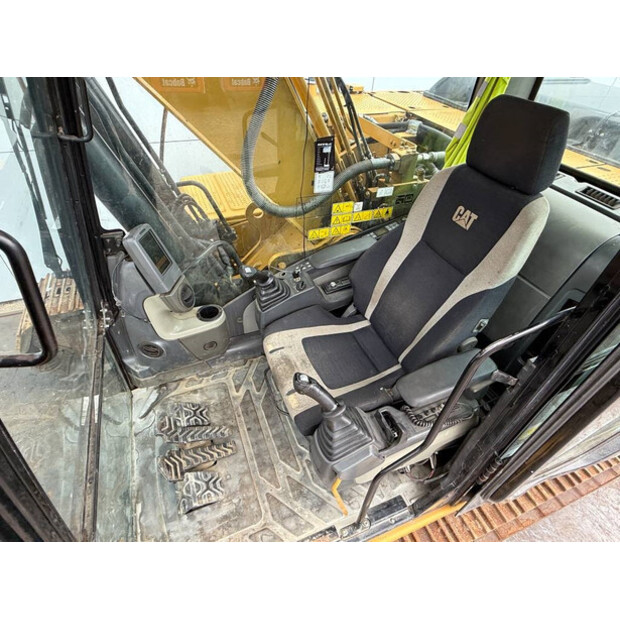 2010 Caterpillar 320DL-42224690