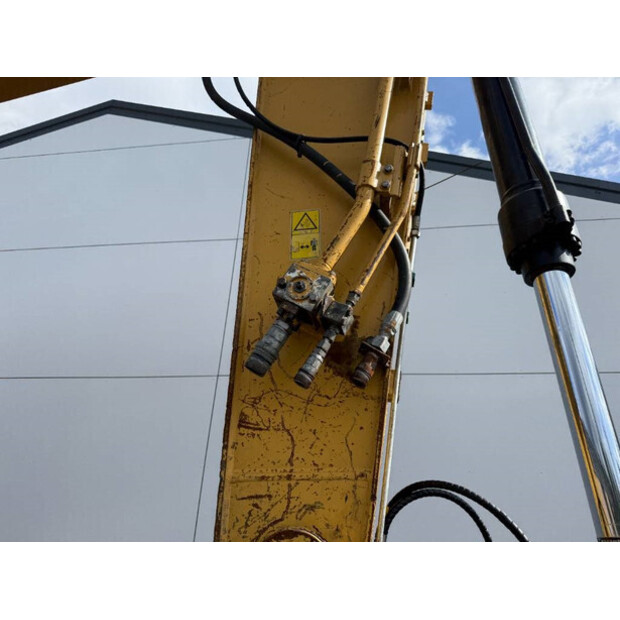 2010 Caterpillar 320DL-42224699