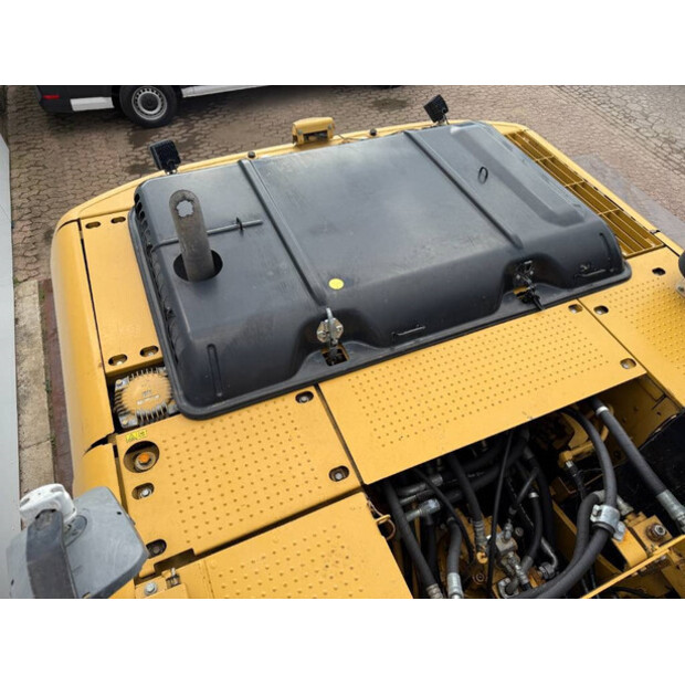 2010 Caterpillar 320DL-42224710