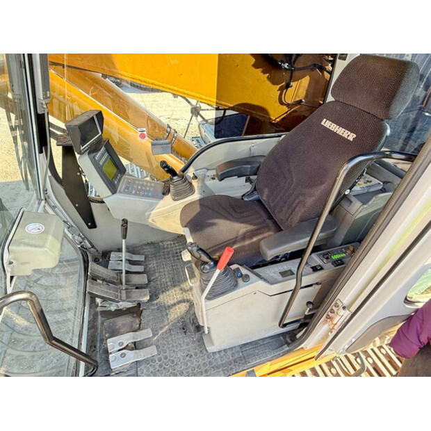 2012 ليبهير R944C-42225089