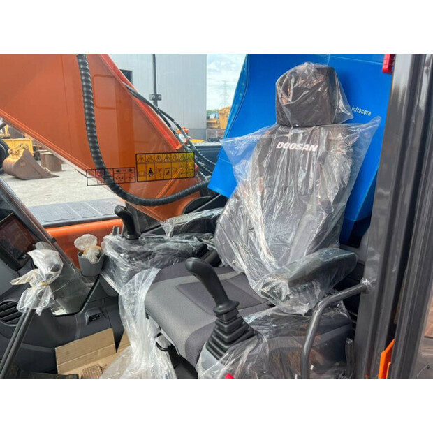 2025 Doosan DX225LC-7M-42225797