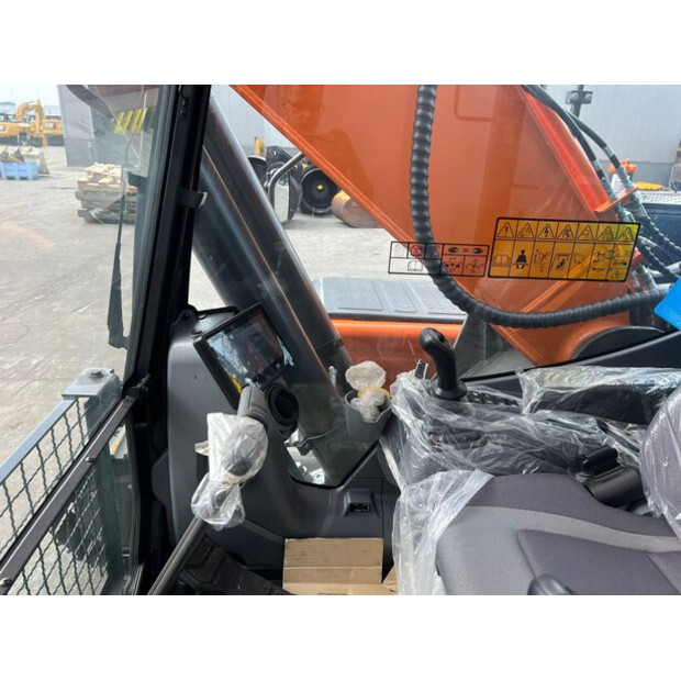 2025 Doosan DX225LC-7M-42225799