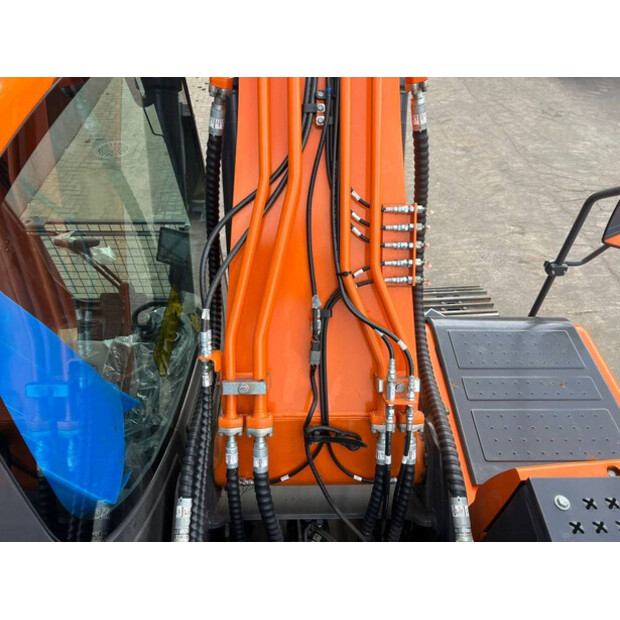 2025 Doosan DX225LC-7M-42225808