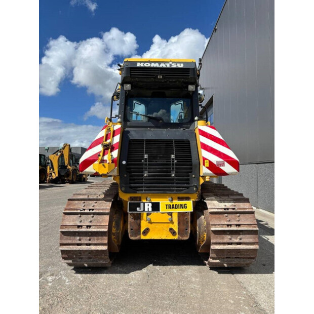 2018 كوماتسو D61EX-24-42225893