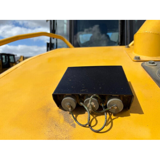 2018 كوماتسو D61EX-24-42225912