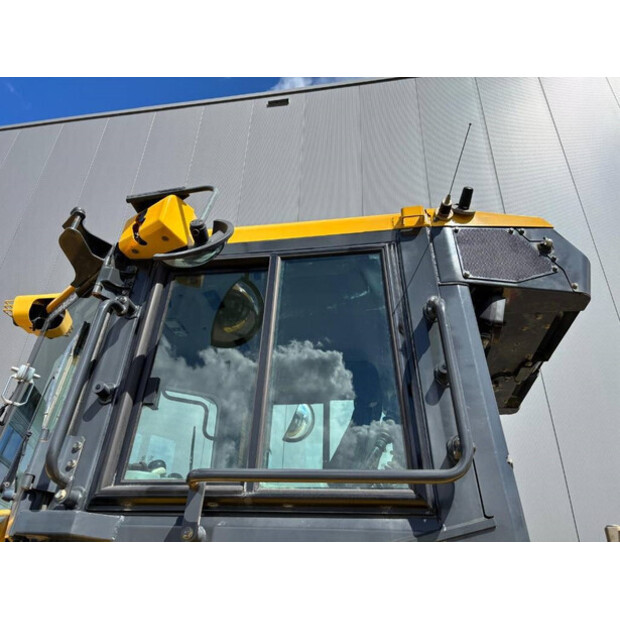 2018 كوماتسو D61EX-24-42225913