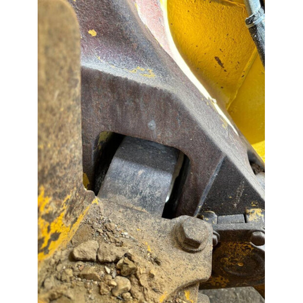 2018 كوماتسو D61EX-24-42225928