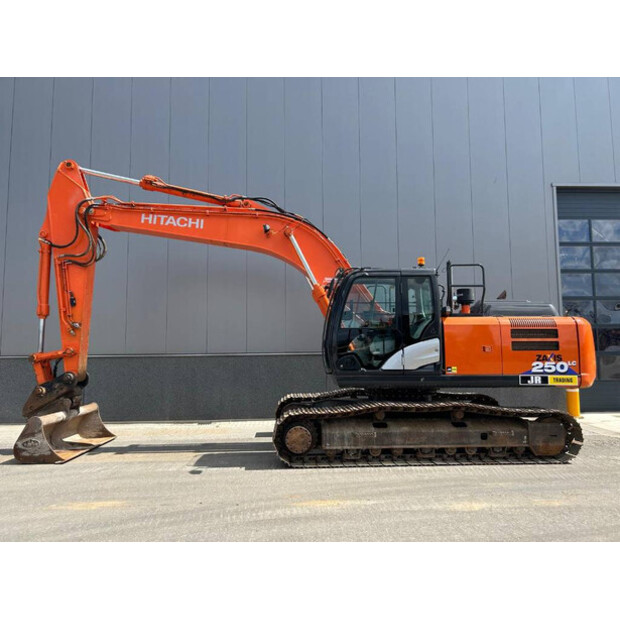 2020 Hitachi ZX250LC-6-42228629