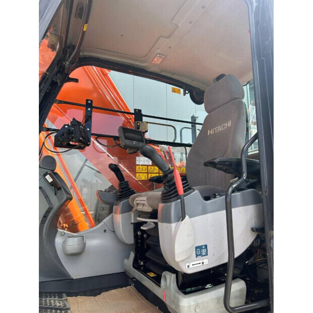 2020 Hitachi ZX250LC-6-42228641