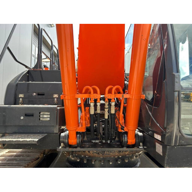 2020 Hitachi ZX250LC-6-42228648