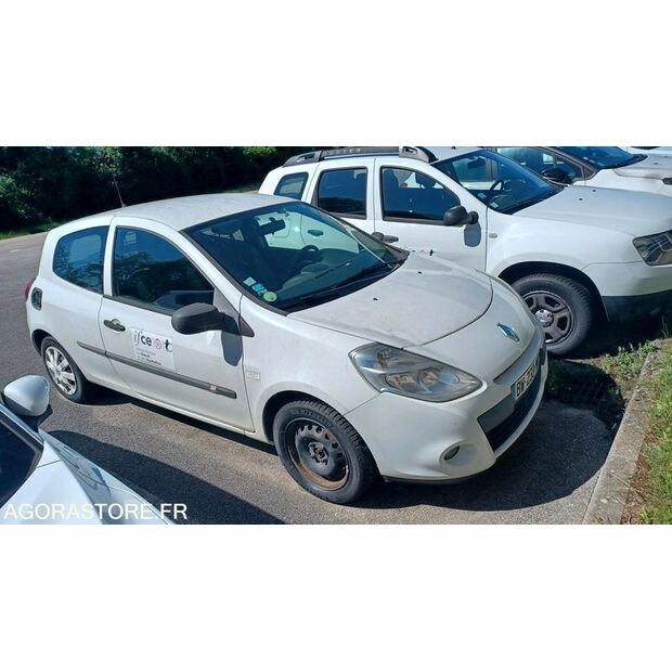 2011 Renault Clio-42243839
