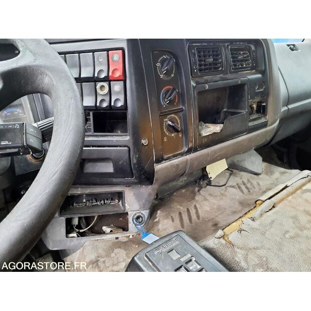2004 Renault PREMIUM-42244085