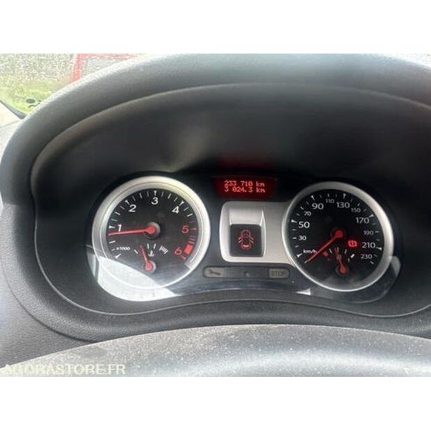 2010 Renault Clio-42244329