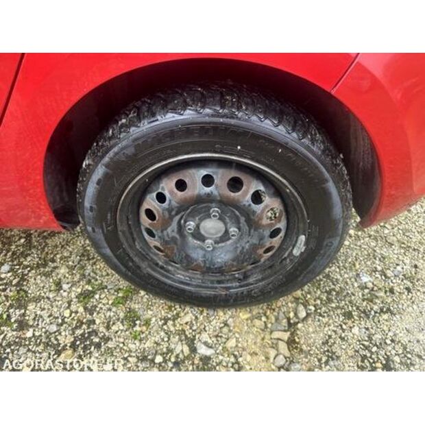 2010 Renault Clio-42244339