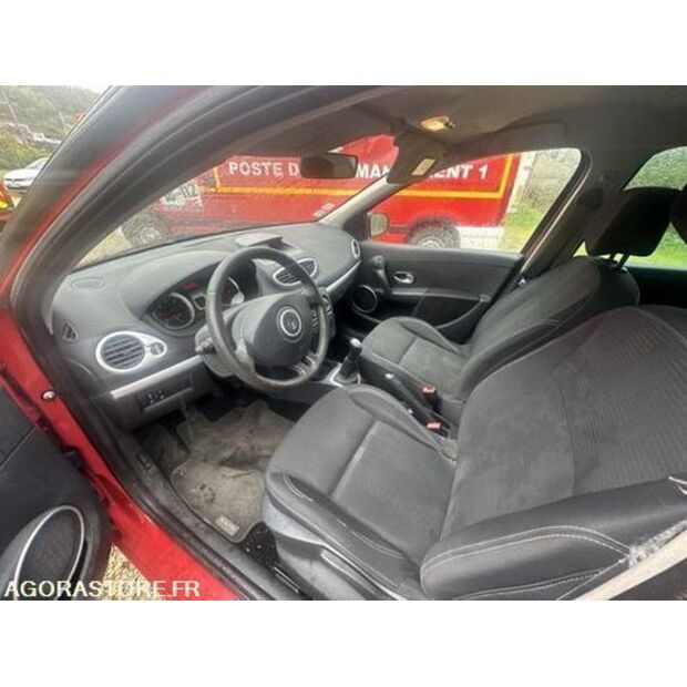 2010 Renault Clio-42244340