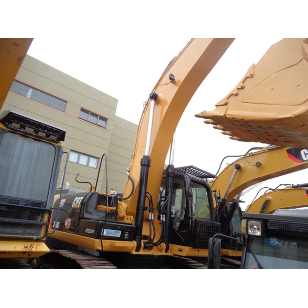 2021 Caterpillar 330D-42247748