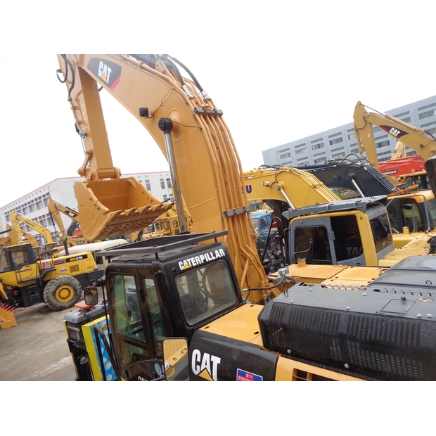 2021 Caterpillar 330D-42247753