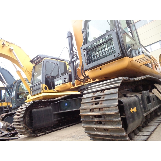 2021 Caterpillar 330D-42247754