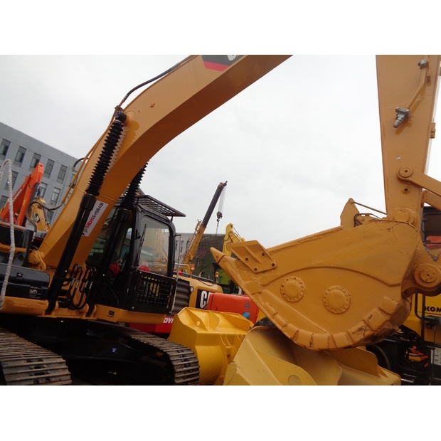 2021 Caterpillar 330D-42247777