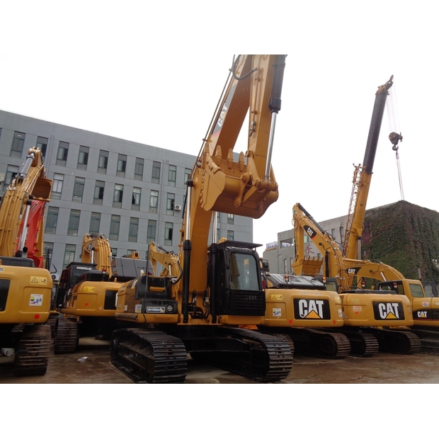 2021 Caterpillar 330D-42247800