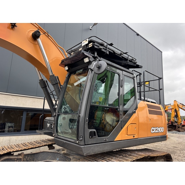 2021 CASE CX210D-42255686