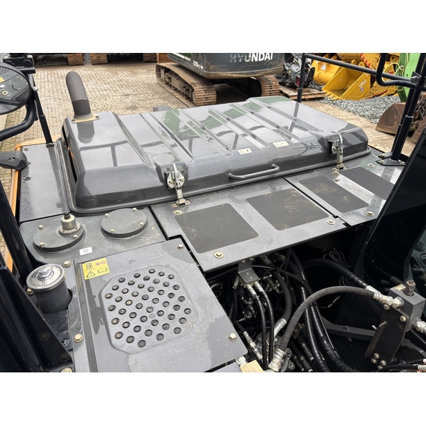 2021 CASE CX210D-42255707