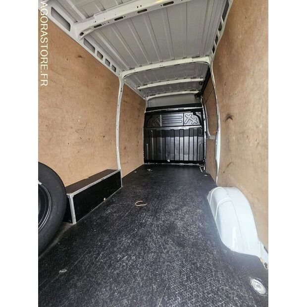 2022 Iveco 35S14N-42261636