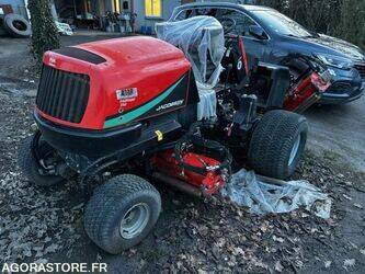 صورة ل تراكتورات زراعية جاكوبسن FAIRWAY 250