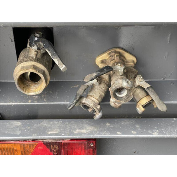 2011 Atlas-Copco XAHS186-42264292