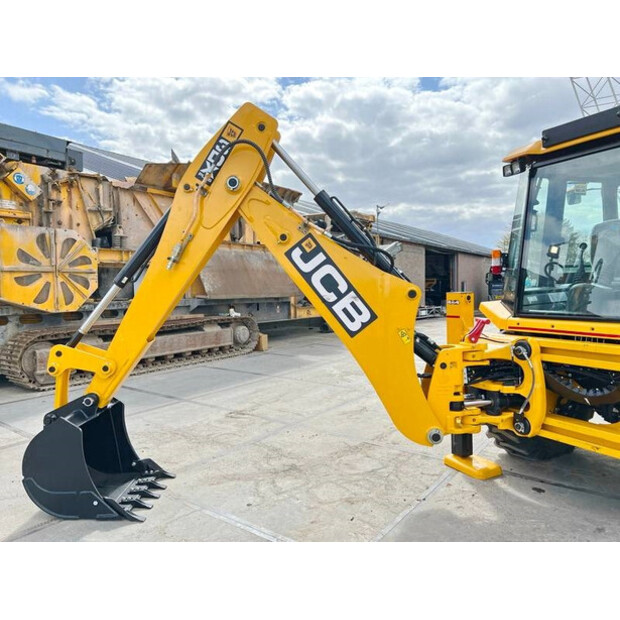 2024 JCB 3DX-42264467