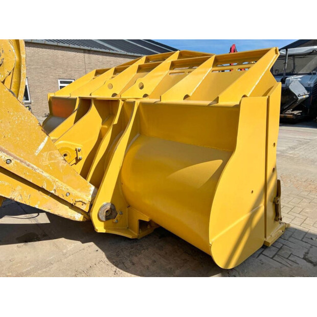 2023 كاتربيلر 988K-42265115