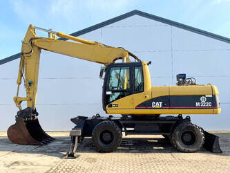 صورة ل حفارات بعجلات 2002 كاتربيلر M322C