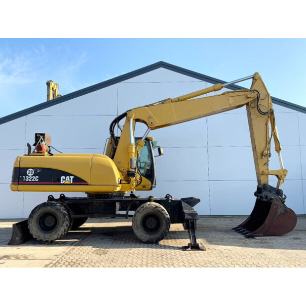 2002 كاتربيلر M322C-42265490