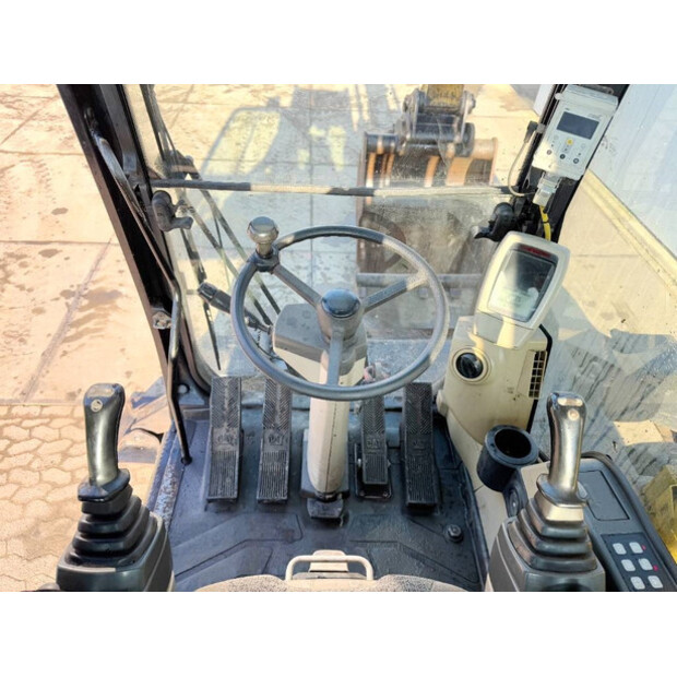 2002 كاتربيلر M322C-42265493