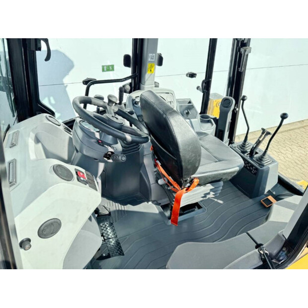 2025 Caterpillar 424-42266025