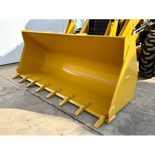 2025 Caterpillar 424-42266030