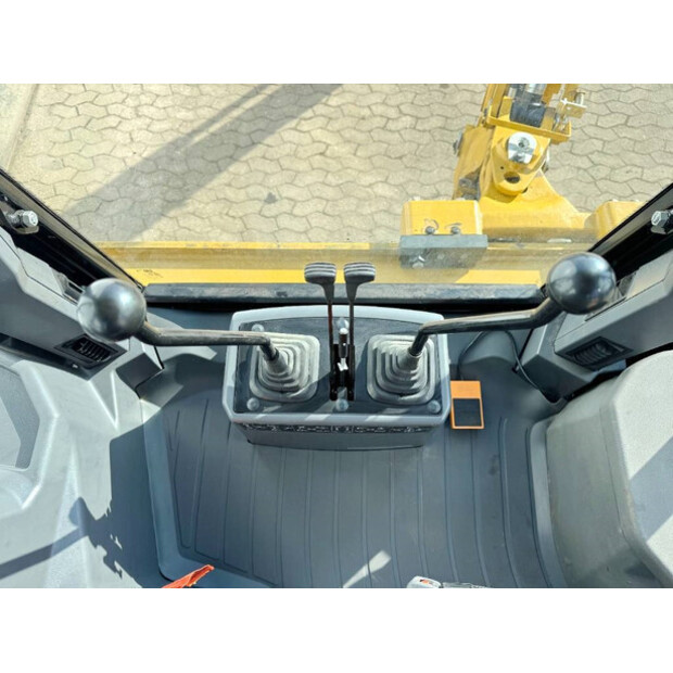 2025 Caterpillar 424-42266090