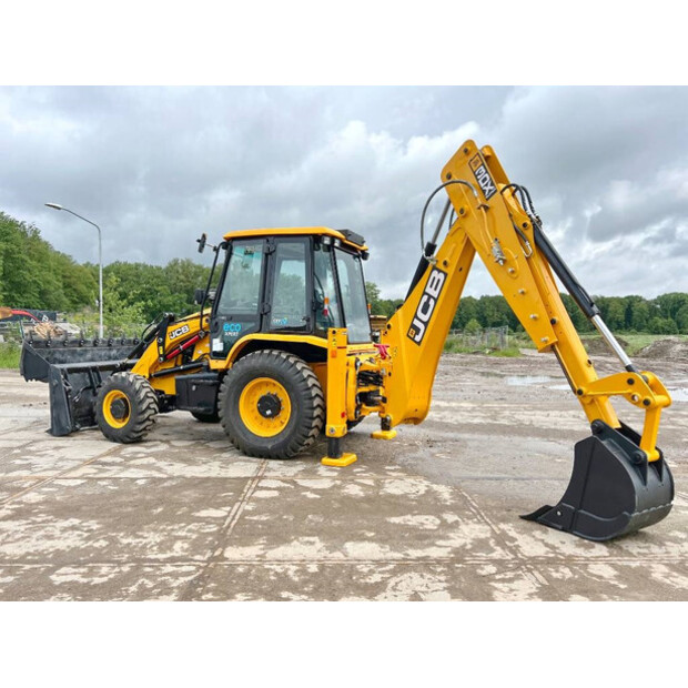 2024 JCB 3DX-42266154