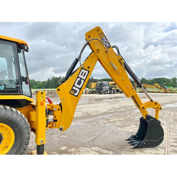 2024 JCB 3DX-42266163