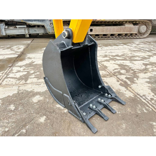 2024 JCB 3DX-42266166