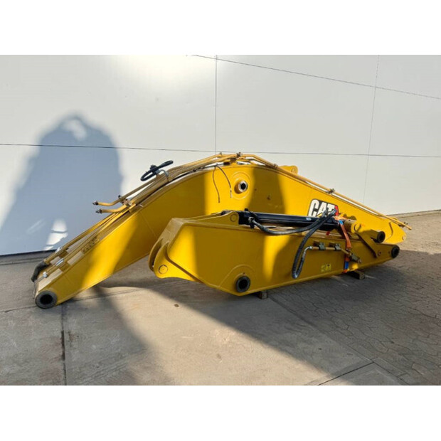 2024 Caterpillar 323-42268851