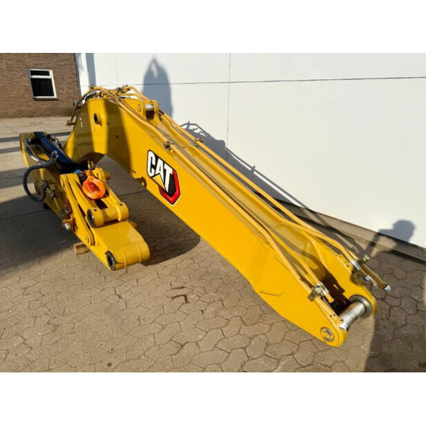 2024 Caterpillar 323-42268869