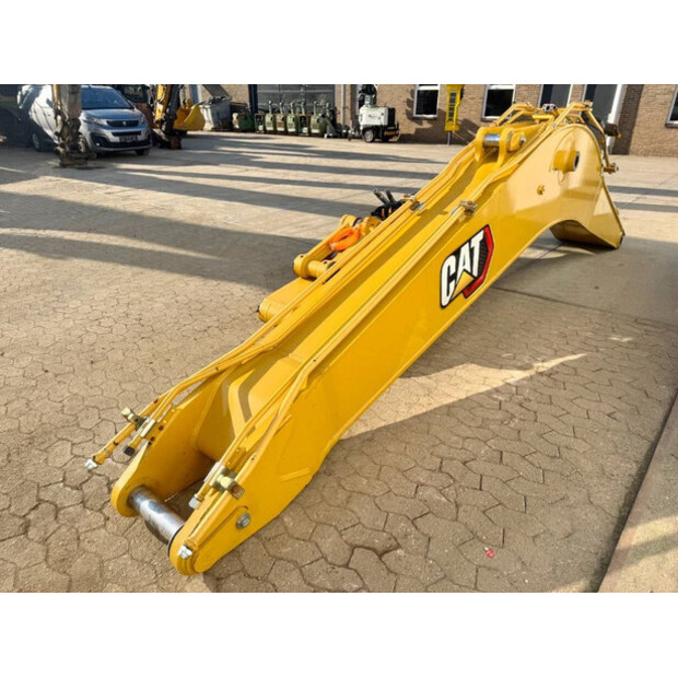 2024 Caterpillar 323-42268878