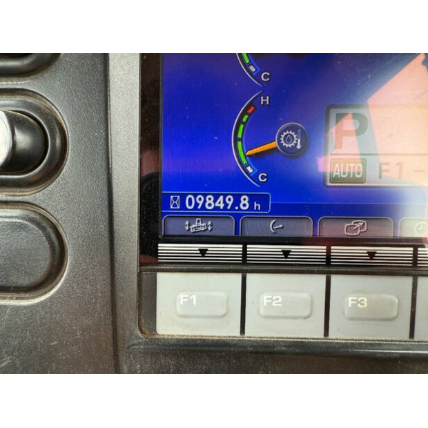 2018 كوماتسو D155AX-8-42271739