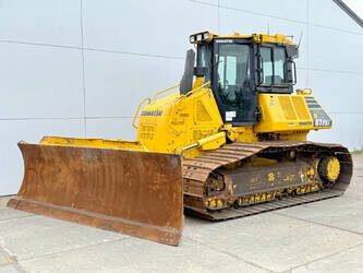 صورة ل جرارات 2020 كوماتسو D61PXI-24