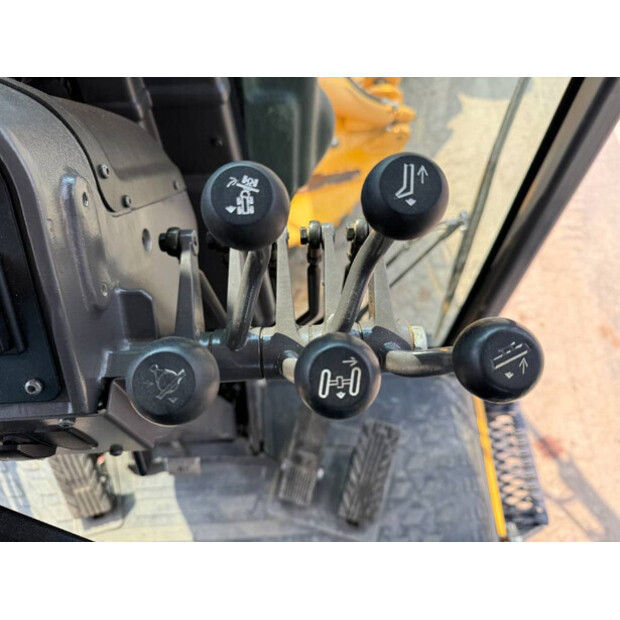 2015 Volvo G970-42272050